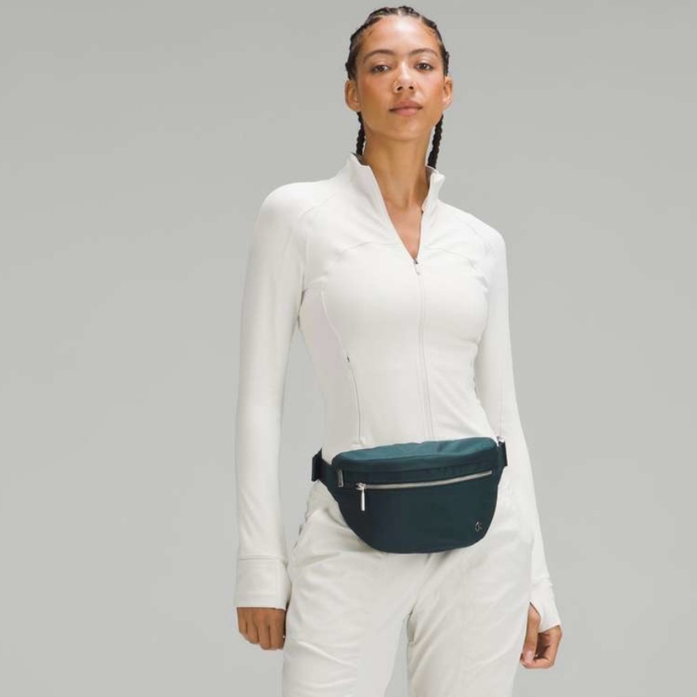 Used - City Adventurer Belt Bag 2.5L in shade submarine